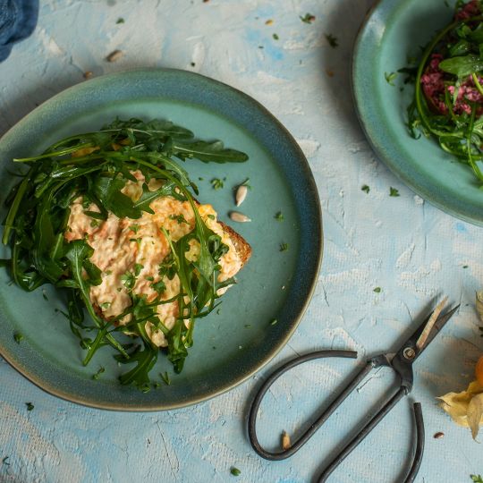 Žitný chlebíček s mrkvovo-celerovou pomazánkou