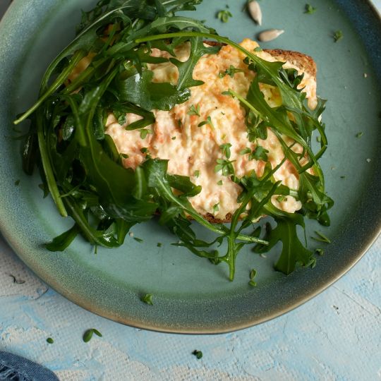 Žitný chlebíček s mrkvovo-celerovou pomazánkou